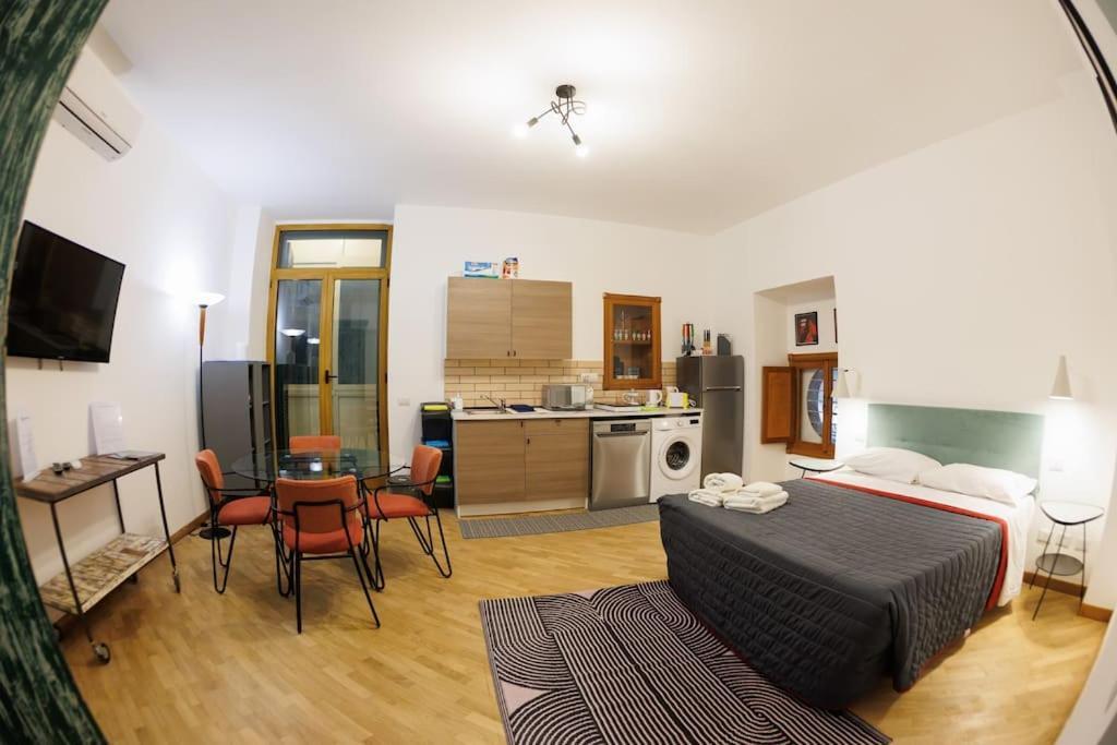 Dante Studio Super Apartment Naples