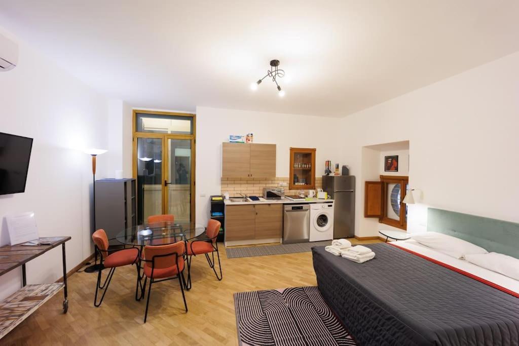 Apartment Dante Studio Super Naples